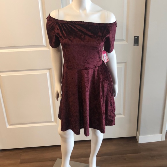 Xhilaration Dresses & Skirts - NEW NEVER WORN velvet Maroon off shoulder dress
